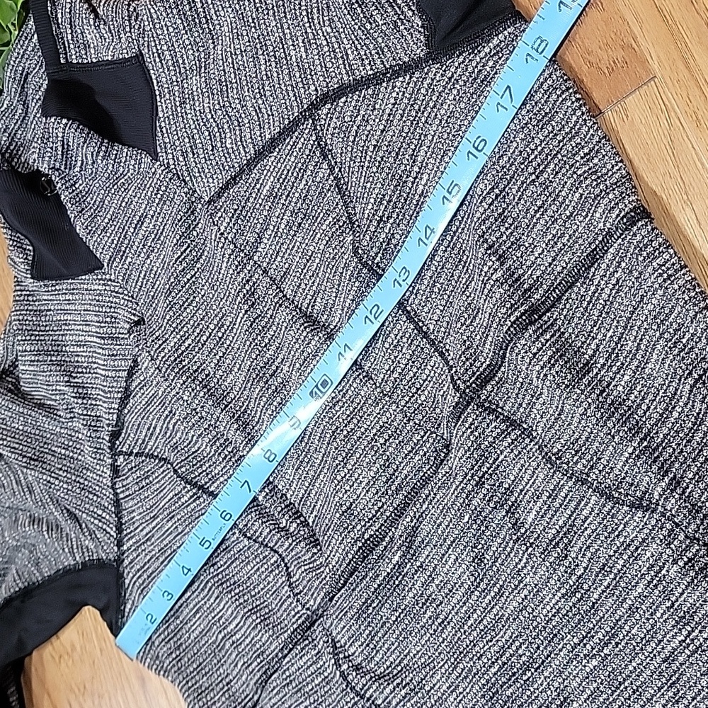 Lululemon Base Runner 10 - Picture 13 of 15